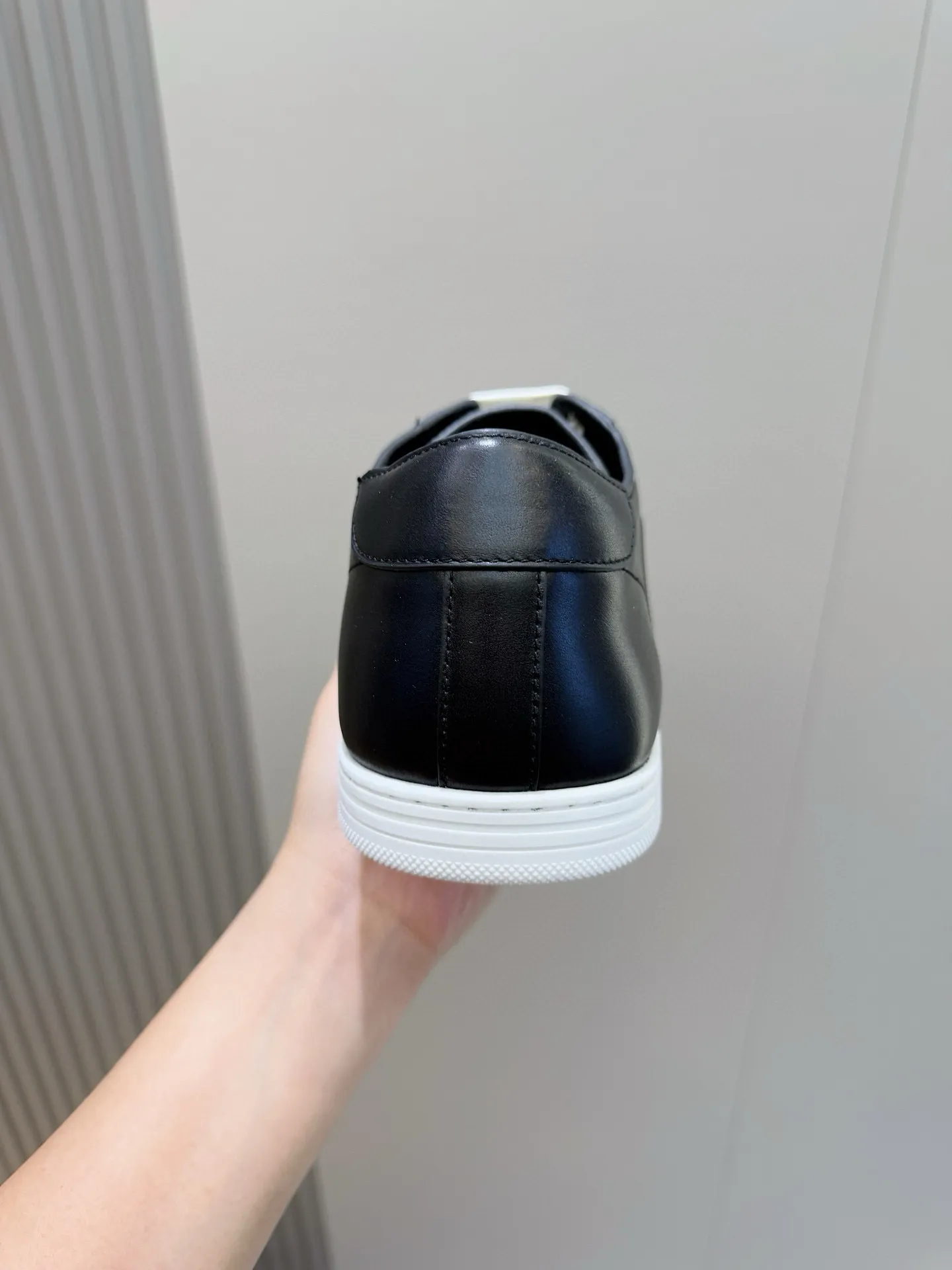 Men's Men's Shoes💰400 [New Style]🐏🐏DG men's calfskin sneakers Portofino Yacht shoes, simple and versatile design, unique saddle leather soles. The Dolce &G logo rear wing is the icing on the cake. Imported cowhide + rubber outsole Size: 39-44 (customized at 38.45)